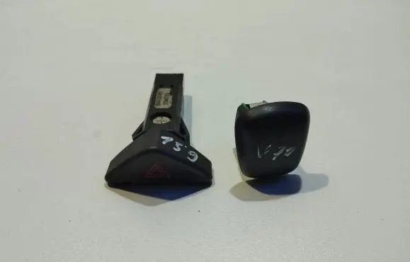 Volvo V70 Hazard light switch 9441045 8624285