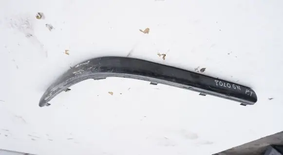 Rear bumper trim bar molding
