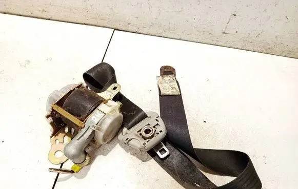 Toyota Corolla Verso E121 Front seatbelt