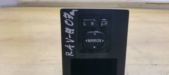 Wing mirror switch