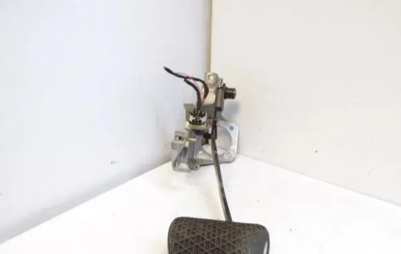 Mercedes-Benz C W202 Brake pedal A2102900619