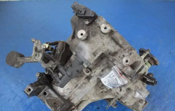 Skoda Fabia Mk1 (6Y) Manual 6 speed gearbox 002301107T