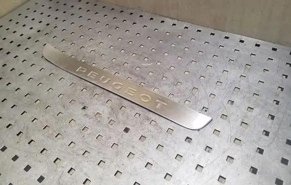 Peugeot 3008 I Front sill trim cover 9686484480