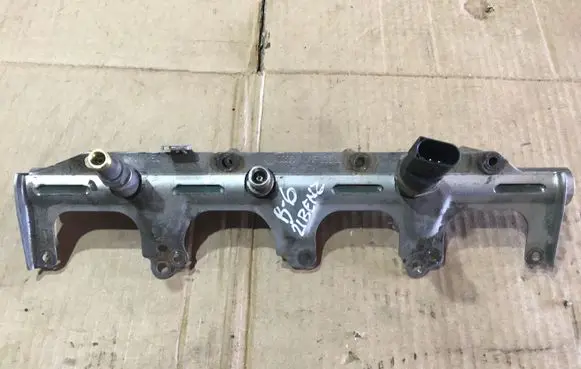 Volkswagen PASSAT B6 Fuel main line pipe 06F133317G