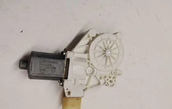 BMW 7 F01 F02 F03 F04 Rear door window regulator motor 7046031