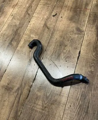 Engine coolant pipe/hose