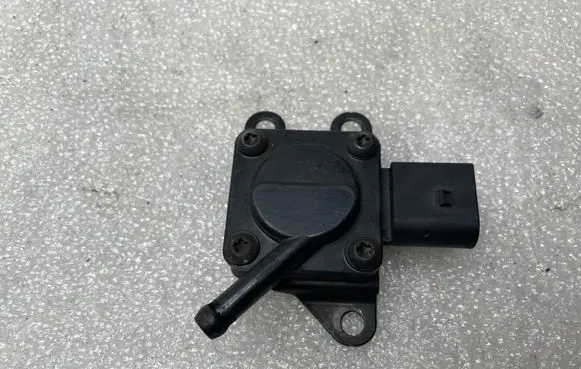 BMW 3 E90 E91 Exhaust gas pressure sensor 7808013