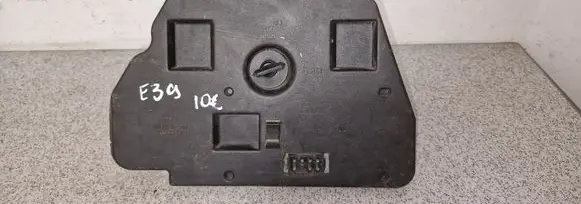 BMW 5 E39 Tail light bulb cover holder 2496337