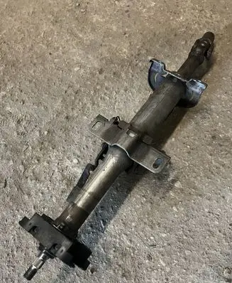 Nissan Almera N16 Steering wheel axle