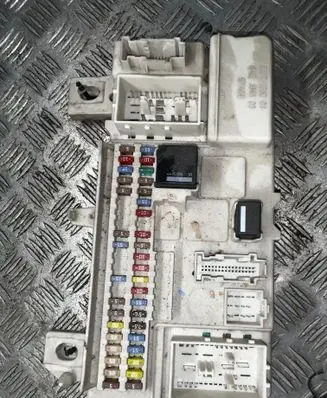Volvo V50 Fuse module DQT159003 SAE194503