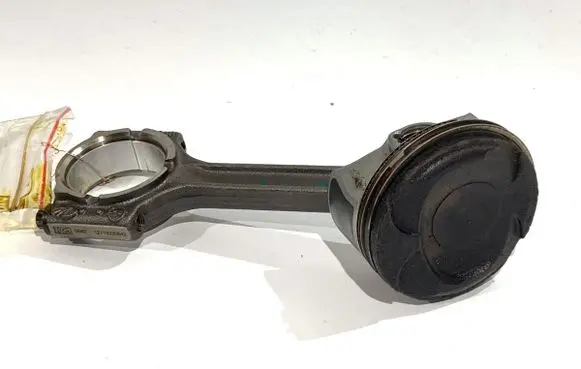 SsangYong Tivoli Piston with connecting rod G15DTF