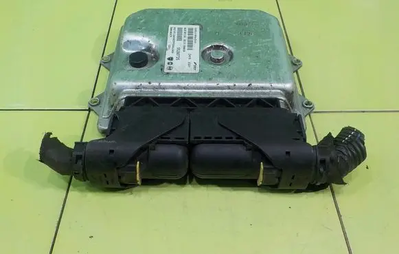 Opel Combo D Engine control unit/module 55260725