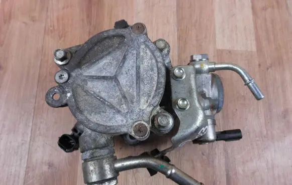 Mazda 3 III Fuel injection high pressure pump PE01203F0 2951000553