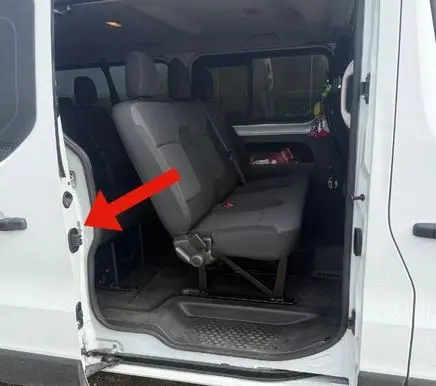 Opel Vivaro Sliding door lock loop/hook striker 