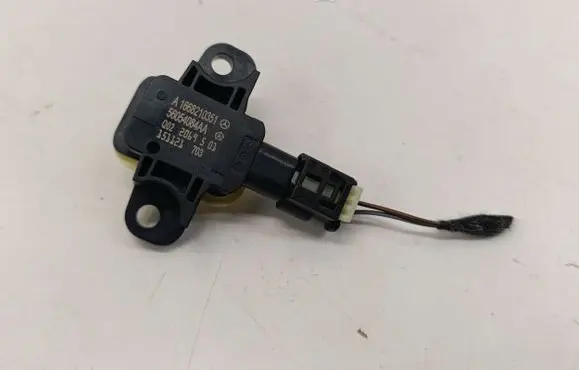 Mercedes-Benz CLA C117 X117 W117 Airbag deployment crash/impact sensor A1668210351