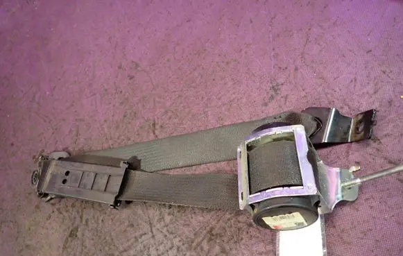 Opel Astra H Front seatbelt 13296202