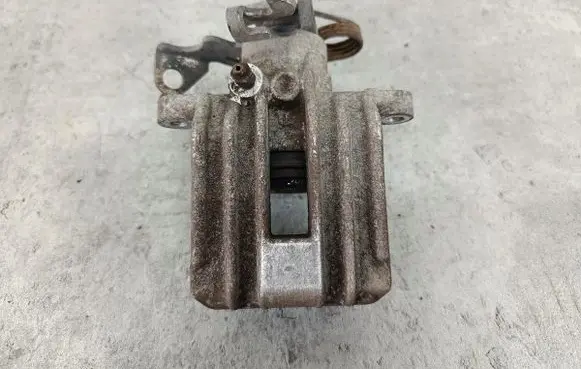Volkswagen PASSAT B5.5 Rear brake caliper 