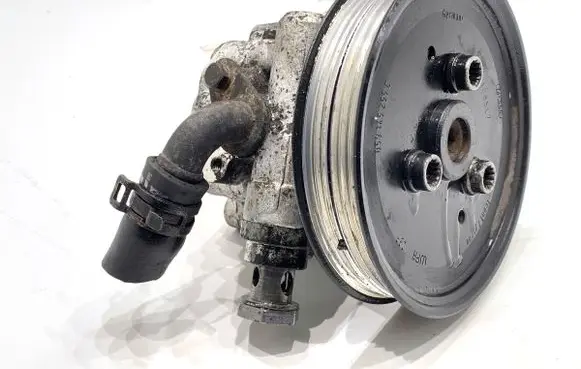 Volkswagen Touareg I Power steering pump 