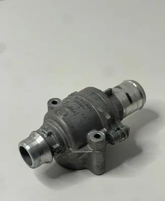 Ford Mustang VI Thermostat housing br3e8k528aa