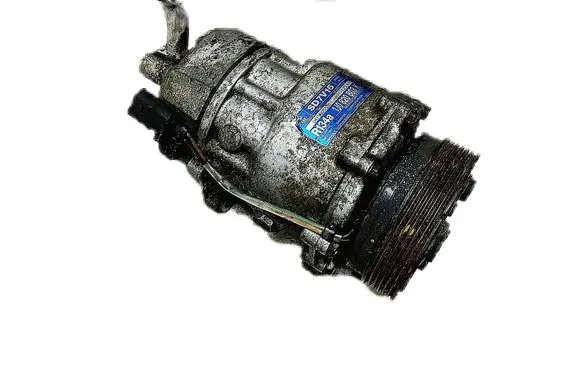 Volkswagen Golf V Air conditioning (A/C) compressor (pump) 1J0820803K