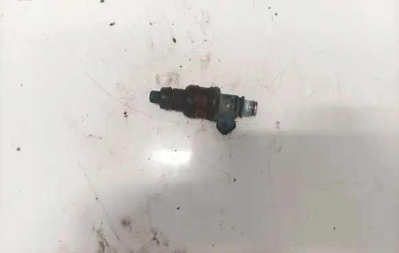 Hyundai Lantra I Fuel injector 9250930008