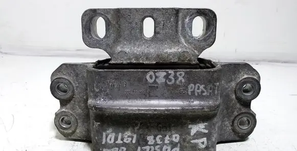 Volkswagen PASSAT B6 Engine mount bracket 3C0199555