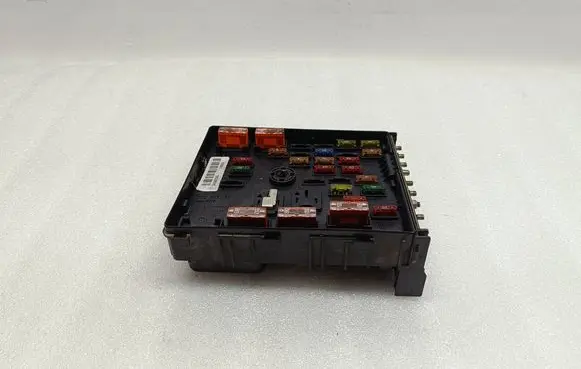 Volkswagen PASSAT B6 Fuse module 3C0937125 63592777