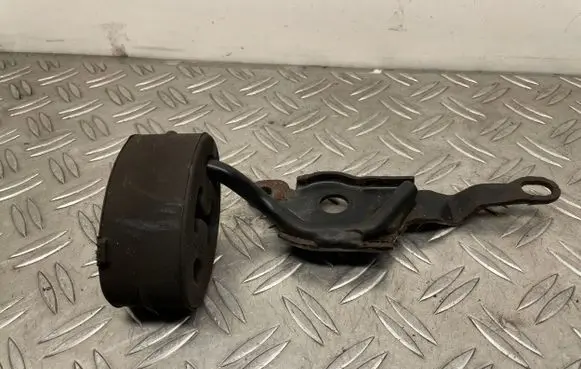 Volvo S60 Muffler mount bracket/holder 6G9N5D261DB 30748235