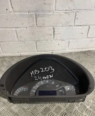 Mercedes-Benz C W203 Speedometer (instrument cluster) A2035406311
