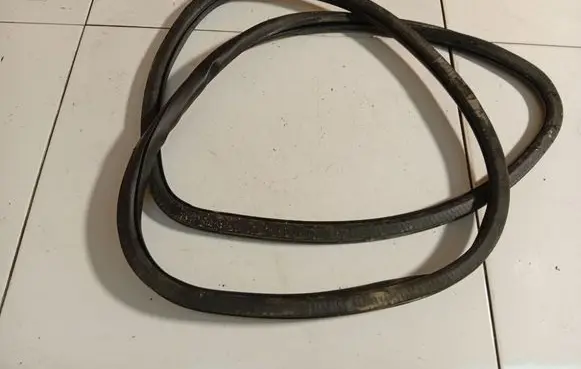 Volkswagen PASSAT B6 Rubber seal front coupe door 