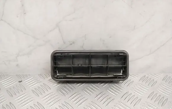 Nissan Leaf II (ZE1) Fender grill 8200213712