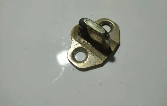 Opel Omega B1 Front door lock loop/hook striker 