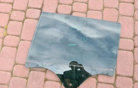 Opel Insignia B Sliding door window/glass 5O5P5L5E5X0000212