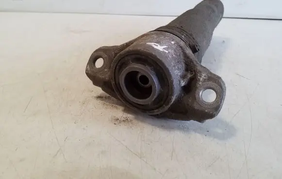 Volkswagen Tiguan Front shock absorber mounting bracket 
