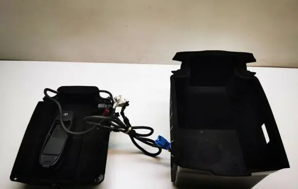 Mercedes-Benz R W251 Glove box central console A2516801052 A2515405535 18112490