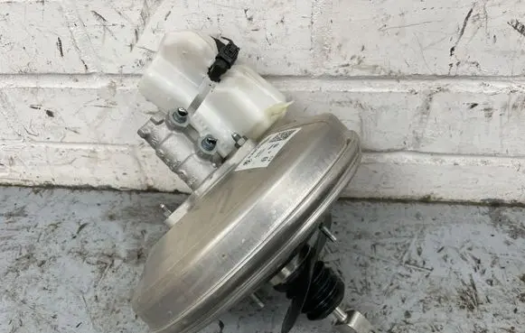 BMW 1 F40 Brake booster 6872071