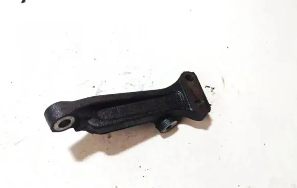 Toyota Avensis Verso Engine mounting bracket
