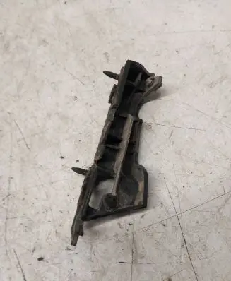 Volkswagen PASSAT B6 Front bumper mounting bracket 8K0807284