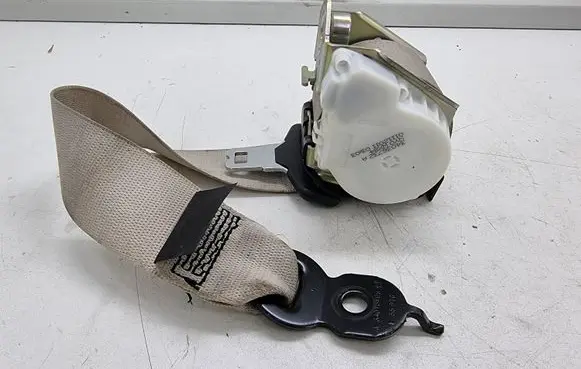 BMW 5 F10 F11 Middle seatbelt (rear) 34036732A 01112011