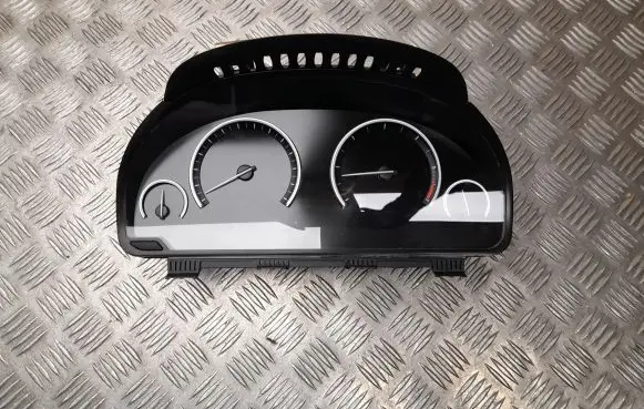 BMW 5 F10 F11 Speedometer (instrument cluster) 9387581
