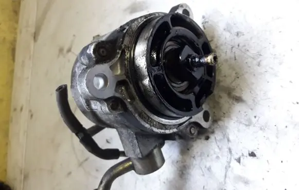 Mazda 6 Vacuum pump RF5C