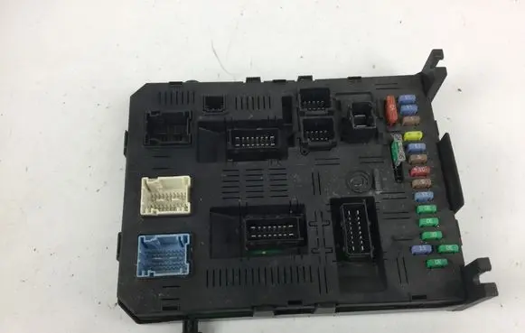 Citroen C4 I Fuse module BSI2004H02 H01290405