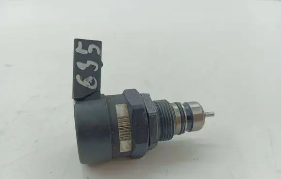 BMW 5 E60 E61 Fuel pressure regulator 0281002481
