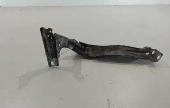 Audi A4 S4 B8 8K Fender mounting bracket 8K0821136B