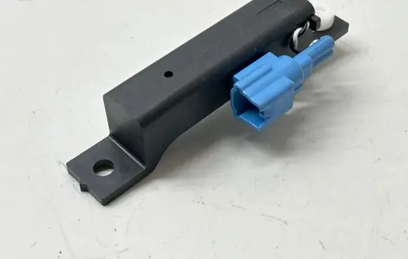Nissan Juke I F15 Keyless system antenna H100918