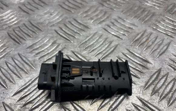BMW 3 F30 F35 F31 Mass air flow meter 0281006092 8506408