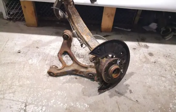 Volkswagen Touareg I Front wheel hub spindle knuckle
