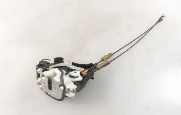 Mitsubishi Outlander Front door lock