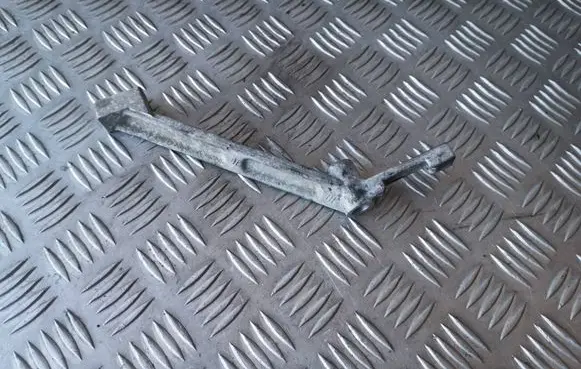 Volvo XC70 Power steering pump mounting bracket