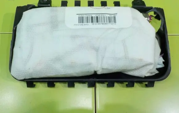 Fiat 500 Knee airbag 610465300 17AB173